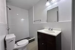 911 NW 57th St, Miami, FL 33127 - Photo 12