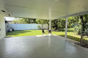 1720 SW 87th Ave, Miami, FL 33165 - Photo 10