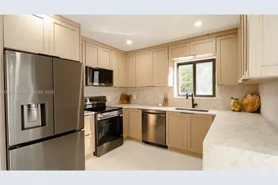 1221 Biarritz Dr, Miami Beach, FL 33141 - Photo 2