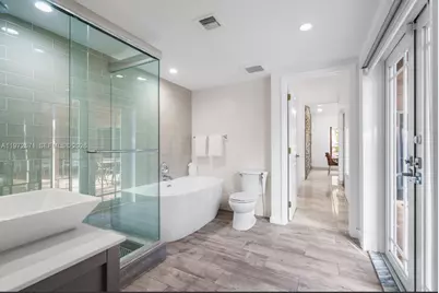 811 N Highland Dr, Hollywood, FL 33021 - Photo 4