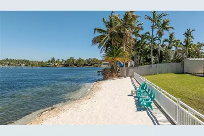 8121 SW 203rd St, Cutler Bay, FL 33189 - Photo 68