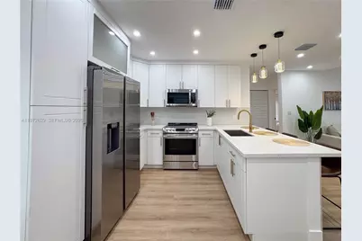 1035 NW 64th St, Miami, FL 33150 - Photo 10