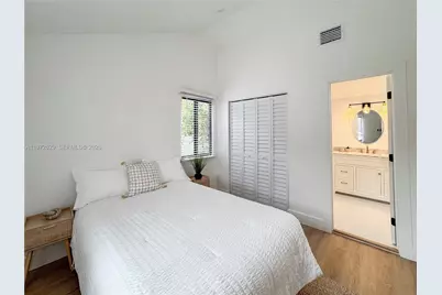 1035 NW 64th St, Miami, FL 33150 - Photo 12