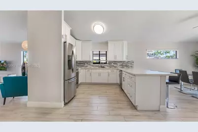 9986 NW 52nd St, Sunrise, FL 33351 - Photo 8