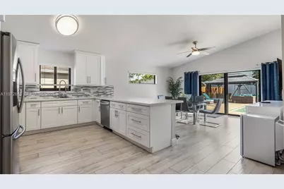 9986 NW 52nd St, Sunrise, FL 33351 - Photo 4