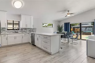 9986 NW 52nd St, Sunrise, FL 33351 - Photo 4