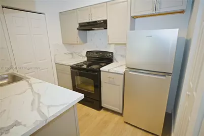 17425 NW 67th Pl #B-13, Hialeah, FL 33015 - Photo 4