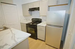 17425 NW 67th Pl, Hialeah, FL 33015 - Photo 4