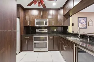 20839 NW 4 St, Pembroke Pines, FL 33029 - Photo 4