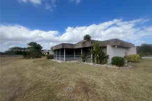 5724 S Bayberry Ln, Tamarac, FL 33319 - Photo 2