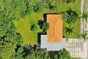 2421 NE 187th St, Miami, FL 33180 - Photo 36