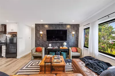 2421 NE 187th St, Miami, FL 33180 - Photo 8