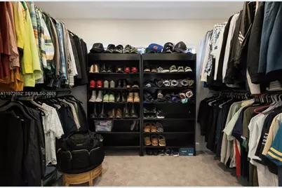 2421 NE 187th St, Miami, FL 33180 - Photo 26