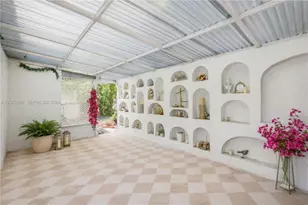 2421 NE 187th St, Miami, FL 33180 - Photo 32