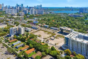 2421 NE 187th St, Miami, FL 33180 - Photo 44