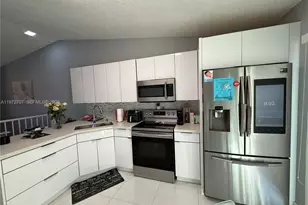 7738 W 34th Ln, Hialeah, FL 33018 - Photo 8