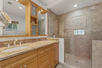 9475 SW 70th St, Miami, FL 33173 - Photo 14