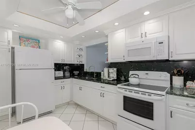 7135 Collins Ave #834, Miami Beach, FL 33141 - Photo 18
