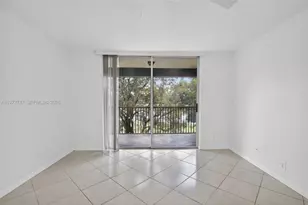 3300 W Rolling Hills Cir, Davie, FL 33328 - Photo 12