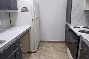 300 NE 191st St, Miami, FL 33179 - Photo 4