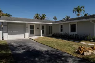 9731 Bel Aire Dr, Cutler Bay, FL 33157 - Photo 2