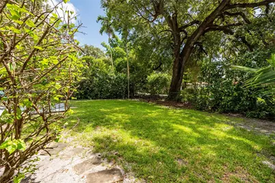 330 NE 86 St, El Portal, FL 33138 - Photo 14
