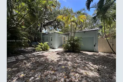330 NE 86 St, El Portal, FL 33138 - Photo 14