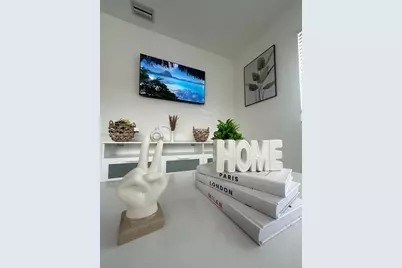 104 NW 9th St #3, Hallandale Beach, FL 33009 - Photo 2