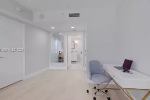 1750 N Bayshore Dr, Miami, FL 33132 - Photo 14