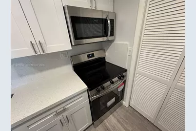 120 Lakeview Dr #305, Weston, FL 33326 - Photo 8