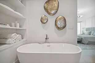 100 S Pointe Dr, Miami Beach, FL 33139 - Photo 14