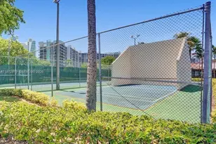 2731 S Parkview Dr, Hallandale Beach, FL 33009 - Photo 6