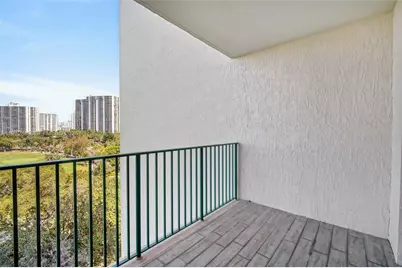 20000 E Country Club Dr #714, Aventura, FL 33180 - Photo 20