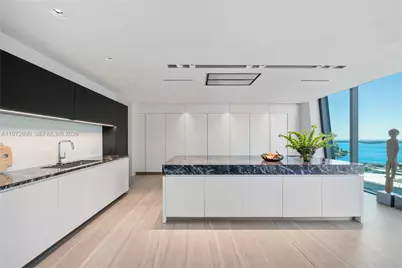 1000 Biscayne Blvd #3201, Miami, FL 33132 - Photo 18