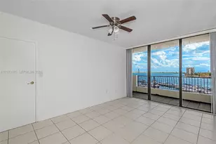 555 NE 15th St, Miami, FL 33132 - Photo 18