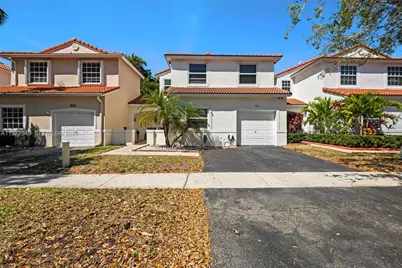 1026 SW 180th Ter, Pembroke Pines, FL 33029 - Photo 2