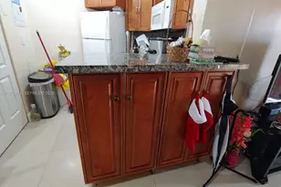 690 W Park Dr, Miami, FL 33172 - Photo 14