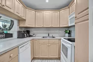 3665 NE 167th St, North Miami Beach, FL 33160 - Photo 12