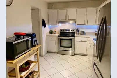 100 Bayview Dr #516, Sunny Isles Beach, FL 33160 - Photo 4