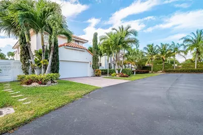 5186 NW 106th Ave, Doral, FL 33178 - Photo 2