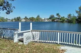 21821 S Heritage Cir, Pembroke Pines, FL 33029 - Photo 12