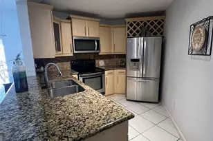 10229 NW 9th St Cir, Miami, FL 33172 - Photo 6