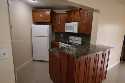 690 W Park Dr #2-204, Miami, FL 33172 - Photo 6