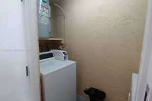 690 W Park Dr, Miami, FL 33172 - Photo 60