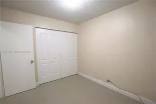 690 W Park Dr, Miami, FL 33172 - Photo 36