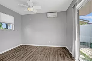 949 SE 10th Ct, Pompano Beach, FL 33060 - Photo 16