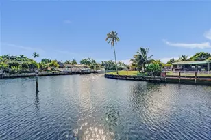 949 SE 10th Ct, Pompano Beach, FL 33060 - Photo 4