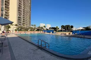 20301 W Country Club Dr, Aventura, FL 33180 - Photo 2