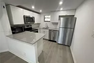 8290 Lake Dr, Doral, FL 33166 - Photo 10