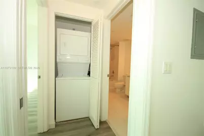 951 Brickell Ave #1409, Miami, FL 33131 - Photo 8